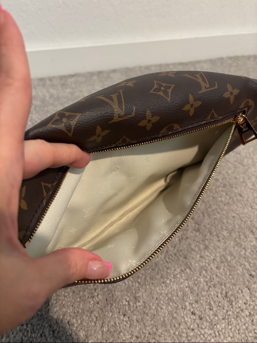 Louis Vuitton High Rise Bum Bag 💼 - Picture 4 of 8